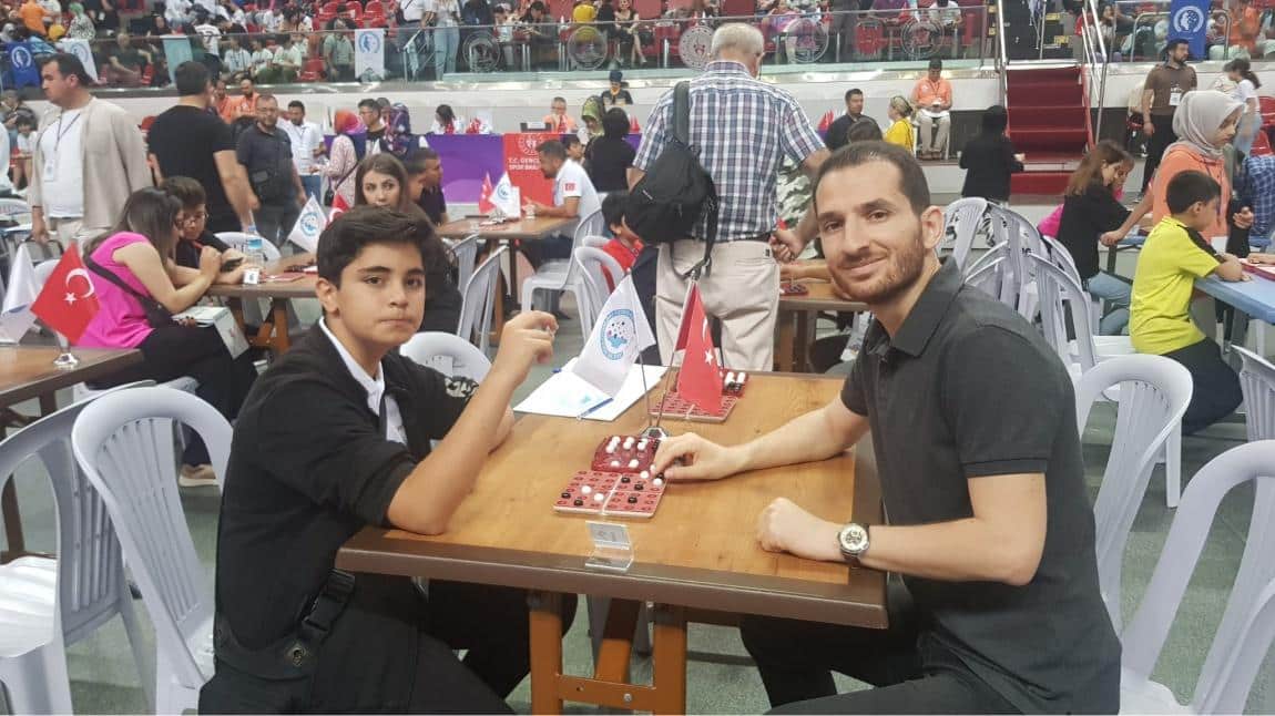Öğrencimiz Ege Aksoley zorlu 7 maç sonunda aldığı 4 galibiyet ile Türkiye 17.si olmuştur.